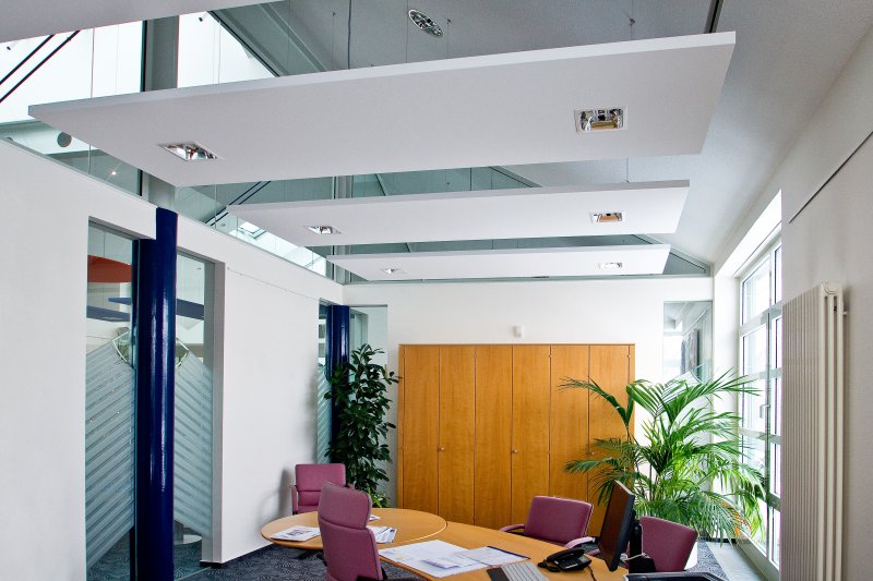 Akustikdecke in einem Verwaltungsgebäude